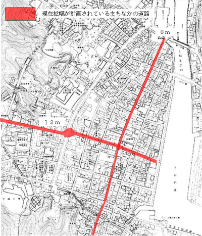まちなかには8mと12mに拡幅する道路計画があります。